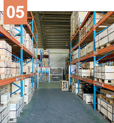 Extensive inventory of original spare parts.